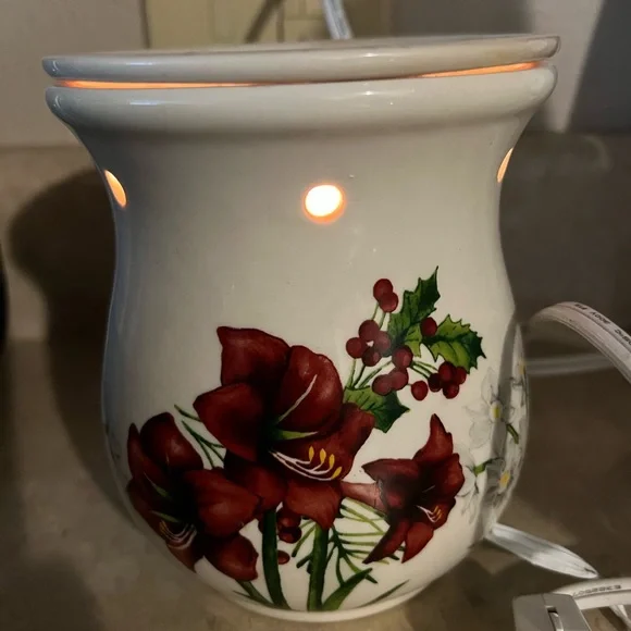 Floral Ceramic Wax Warmer - Picture 3 of 9